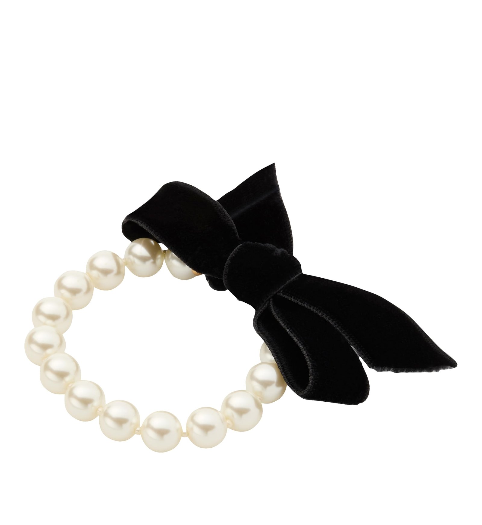 Pearl bracelet with a black velvet bow